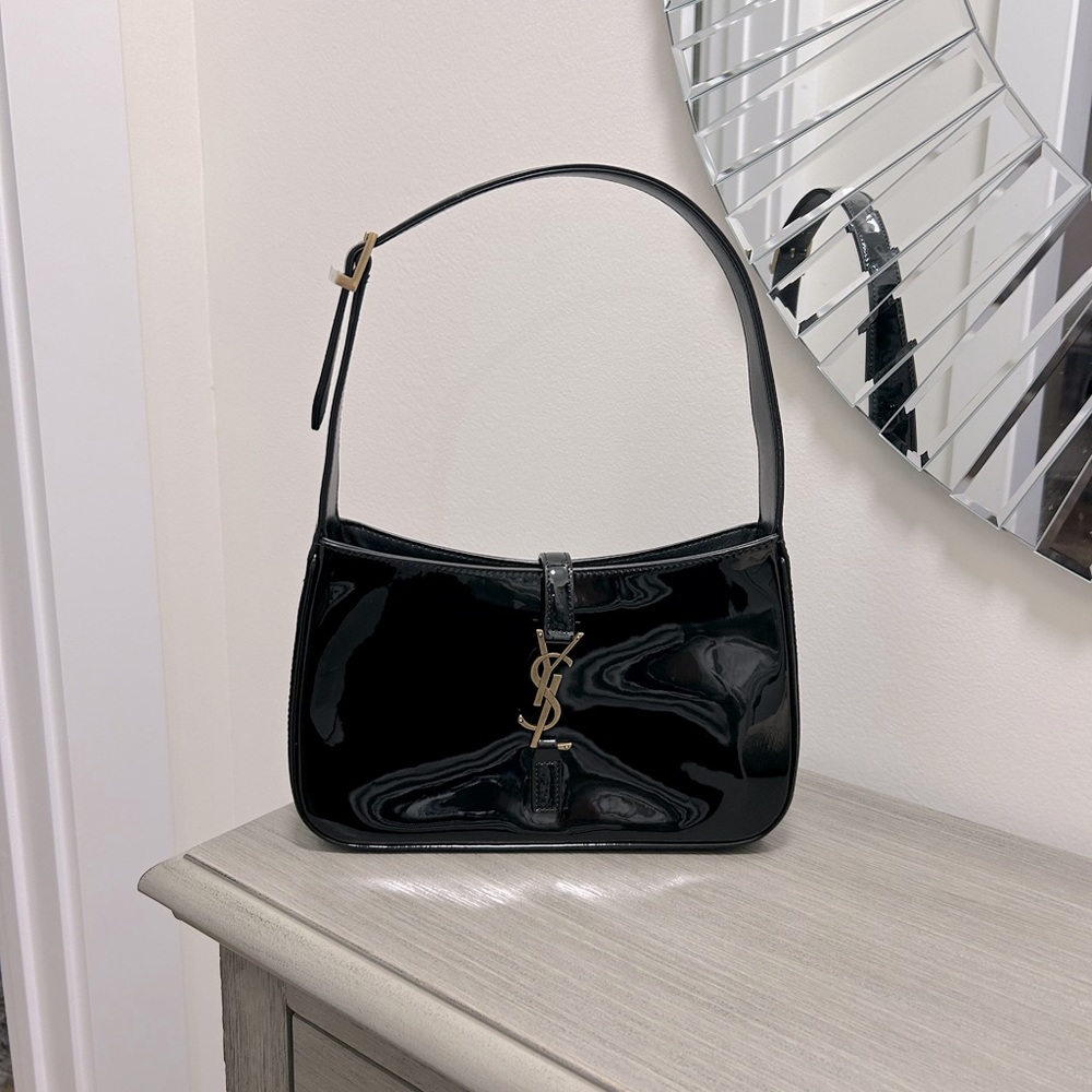 YSL YVES SAINT LAURENT Le 5 à 7 Patent Leather Hobo NWT (NOT MINI, FULL SIZE)